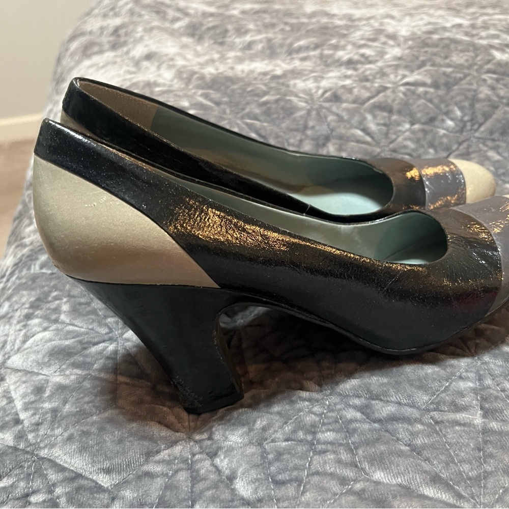 Kenneth Cole Reaction nice color block black gray 2016 heels ladies 9.5 - Picture 2 of 6